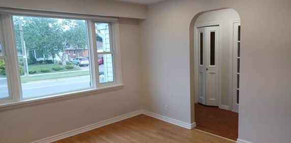 Oshawa bunglow unit for rent - Photo 2