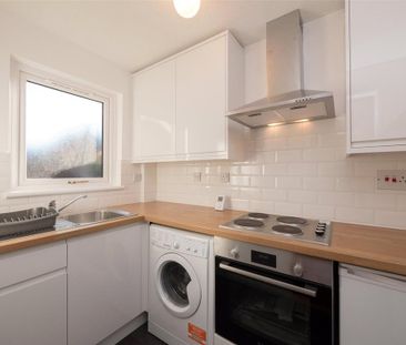 2 bedroom end of terrace house to rent - Photo 3