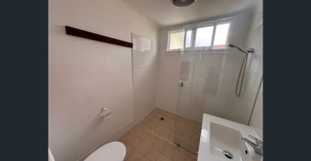 Spacious Family Home in Prime Morisset Location - Photo 3