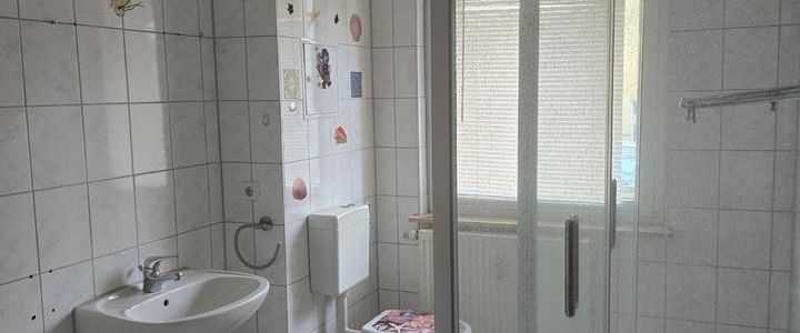 Singlewohnung für handwerklich begabte! 1 -Raumwohnung mit Dusche + Balkon + Aufzug - Foto 1