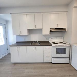 À LOUER – Superbe 3½ Rénové à Sherbrooke - Photo 2