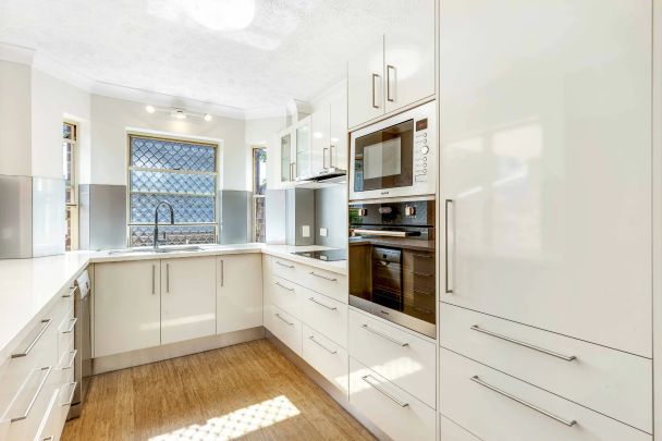 Stylish 2-Bedroom Apartment in the Heart of Coorparoo - Photo 1