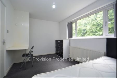 4 Bed House near the Leeds University - Photo 2