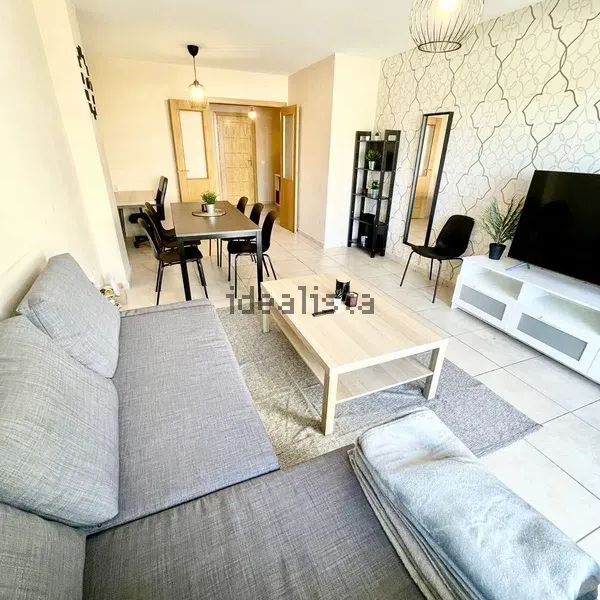 Alquiler de piso en Calle Alcaucín, 1 b - Photo 1