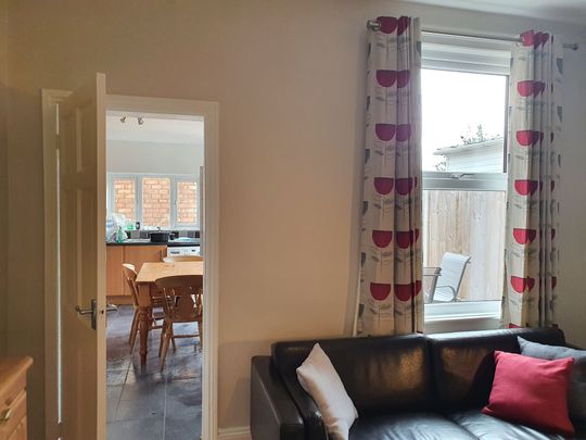 4 bedroom house, 1 en-suite - Photo 1