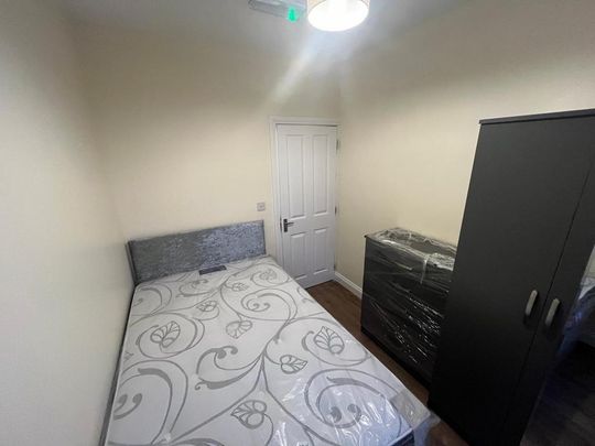 1 bedroom in a house share to rent - Photo 1