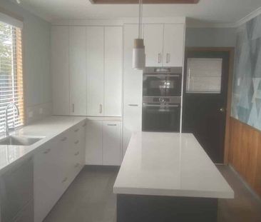 Lovely Three Bedroom Solal Panels - Photo 3