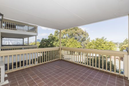 Cozy 2 x 2 Apartment in East Perth! - Photo 3