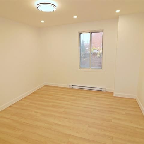 3010 Rue Sherbrooke E. - Photo 1
