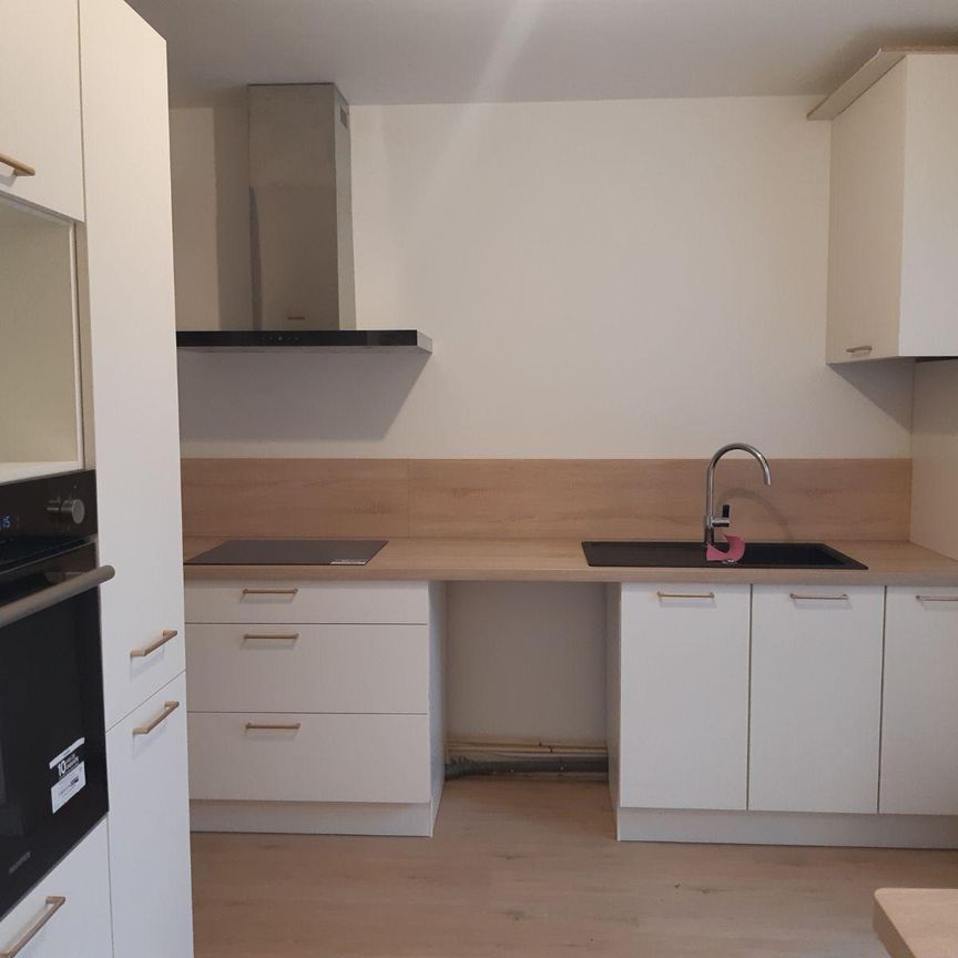 RENNES, rue Bellesculée, Une maison de type 4 d'une superficie de 90m², comprenant : - Au rez... - Photo 1