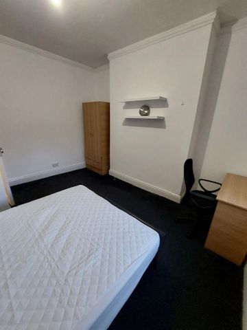 4 bedroom house share to rent - Photo 5