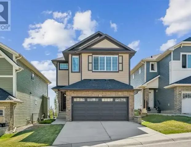 32 Kincora St., 2,010sf 2-story,(3bdrms, 3 baths,living, dinning, family rm) | 32 Kincora Street, Calgary - Photo 1