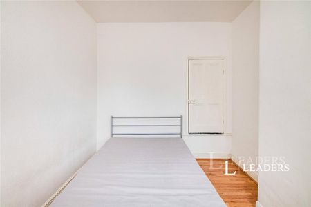 4 bedroom terraced house to rent - Photo 4