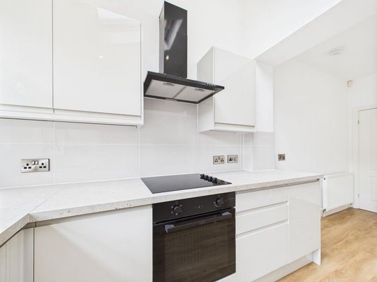 4 bedroom semi-detached house to rent - Photo 1