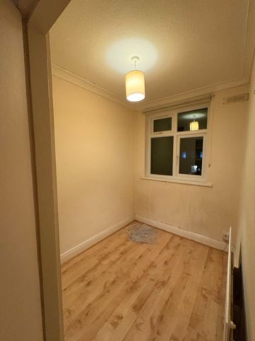 3 Bed Terraced House, Ravenswood Crescent, HA2 - Photo 2