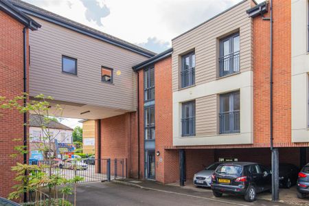 1 bed Flat To Let - Photo 5