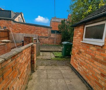 3 bedroom terraced house to rent - Photo 6