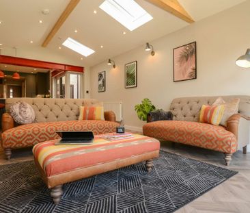 Beautifully renovated house on Coburn Street with top design - Photo 3