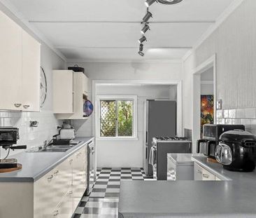 Fully Refreshed Family Home | Prime Holland Park Location | $730 Pe... - Photo 5