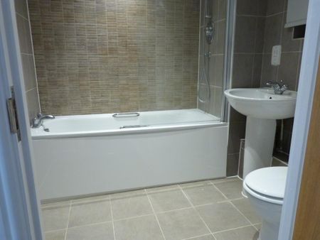 2 bedroom ground floor flat to rent - Photo 3