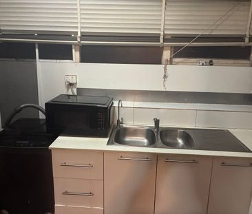 Stylish & Fully Furnished 2-Bedroom Home for Rent – Move-In Ready! - Photo 4