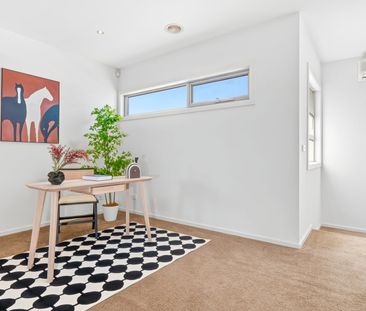 Contemporary Coastal Living in the Heart of Parkdale - Photo 4