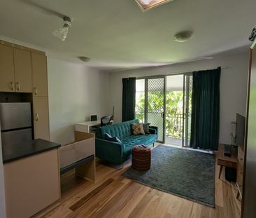 Studio unit in Superb location - Photo 1