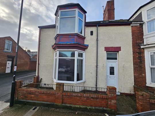 3 Bedroom End Terraced House - Photo 1