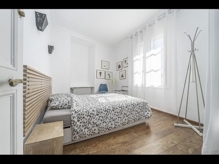 AVIGNON INTRA MUROS: Maison de ville avec petite cour intérieure proche de la Place des Corps Saints - Photo 5