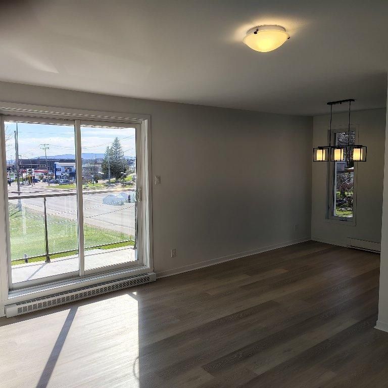 DISPONIBLE MAINTENANT ** Superbe 4 ½ Lebourgneuf, entièrement rénové - Photo 1