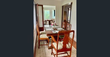 Furnished Art Deco Apartment, close to Transport, includes utilities - Photo 3