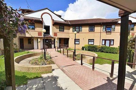 1 bedroom retirement property to rent - Photo 5