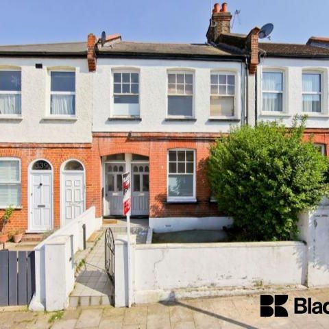 Bright & airy two bedroomed period conversion with charming patio garden - Photo 1