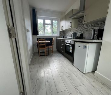 1 Bed Flat, Springbank Road, SE13 - Photo 1