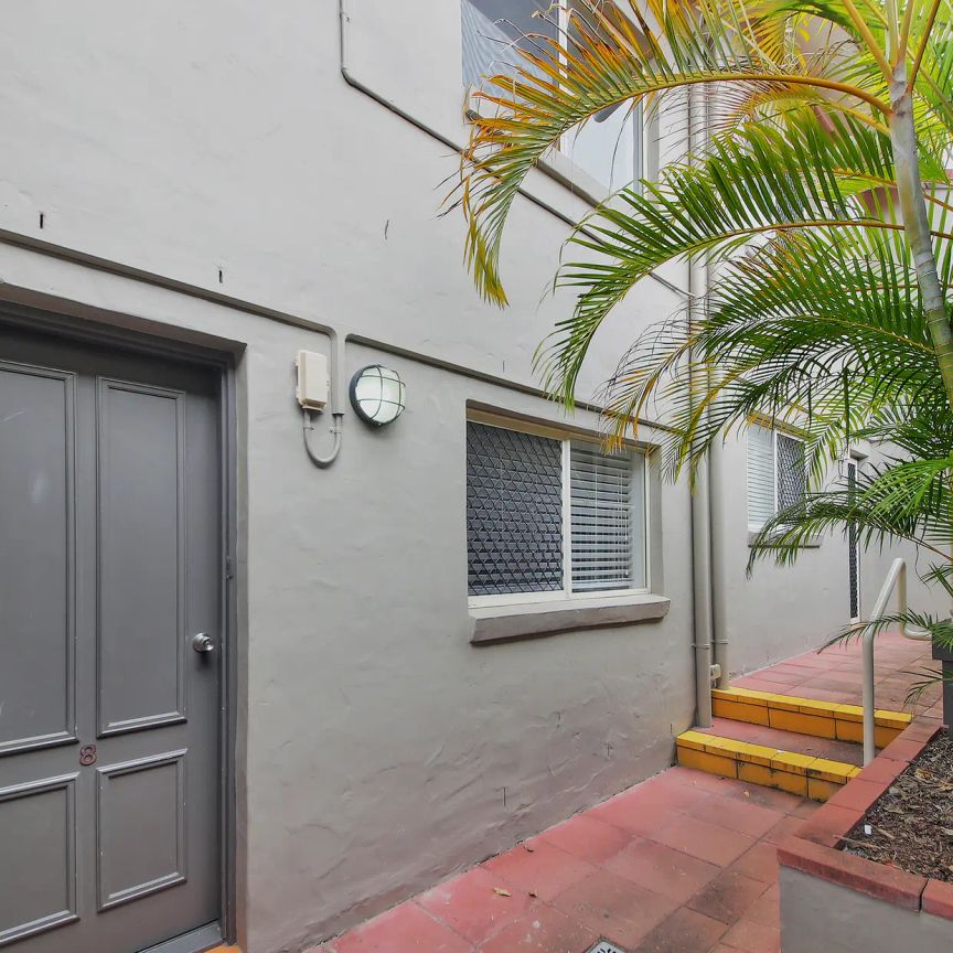 AIR-CONDITIONED TOWNHOUSE IN MANSFIELD CATCHMENT! - Photo 1