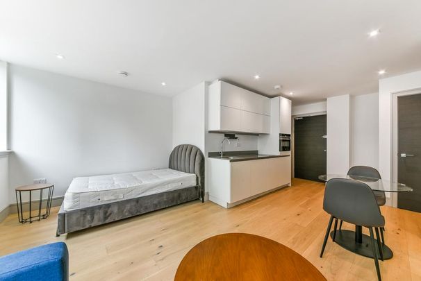 Studio to rent - Photo 1