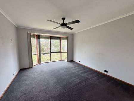 Family Home in Quiet Court - Photo 2