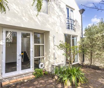 2-Bedroom Townhouse with Private Courtyard in Prime Christchurch Lo... - Photo 1