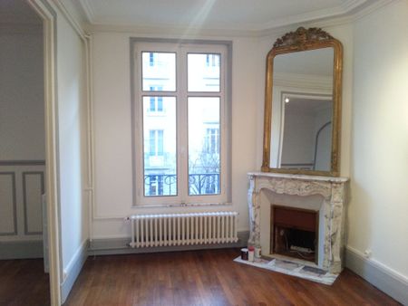 NANCY APPARTEMENT F3 DE CARACTERE, TRAVERSANT DE 70 M2 PROCHE DE LA GARE AVEC JARDIN COLLECTIF - Photo 5