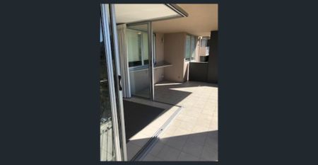 Spacious Apartment with a Lovely Balcony - Photo 2