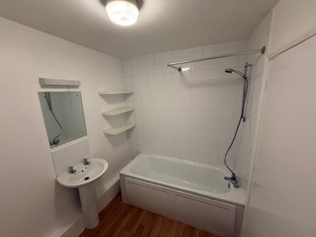 Unfurnished One Bedroom Apartment to Let in Godalming - Photo 4