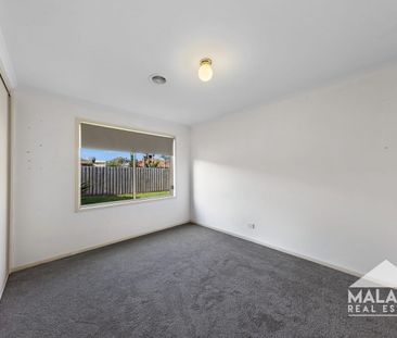 Family Living - Photo 5