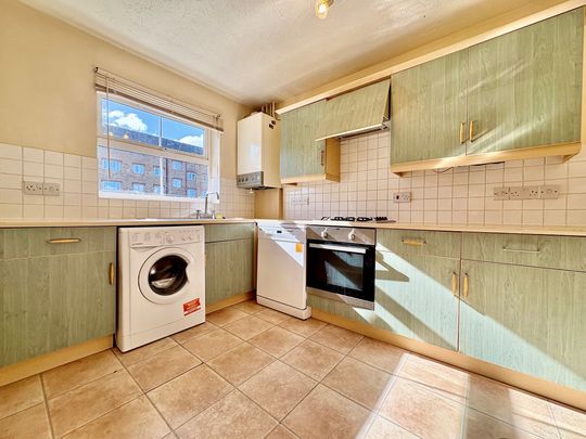 Village Close, Herts, Hoddesdon - Photo 1