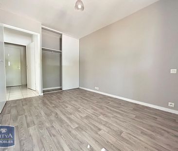 Location Appartement 3 pièces 64m² FONTENAY LE COMTE 85200 - Photo 5