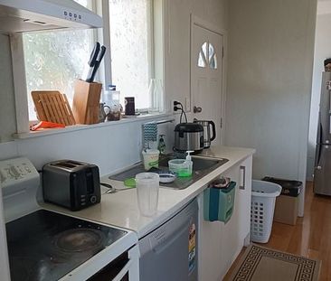 Renovated family home with spacious garden - Photo 2