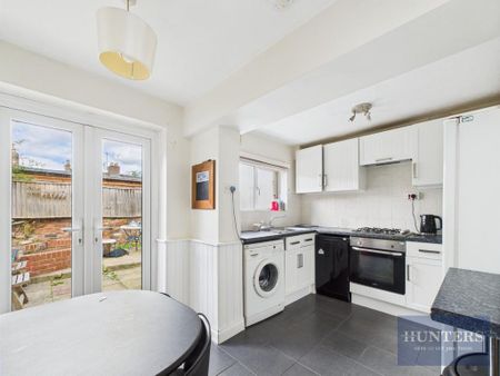 4 bedroom private hall to rent - Photo 2