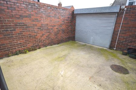 3 bed end of terrace house to rent in Cleveland Road, Barnes, SR4 - Photo 3