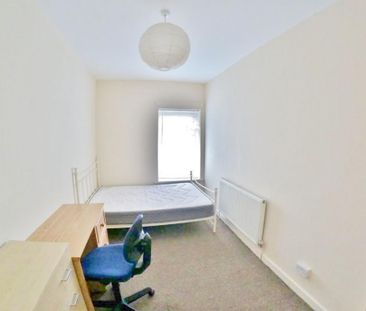 4 bedroom terraced house to rent - Photo 3