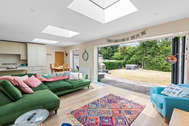 4 bedroom detached house to rent - Photo 1