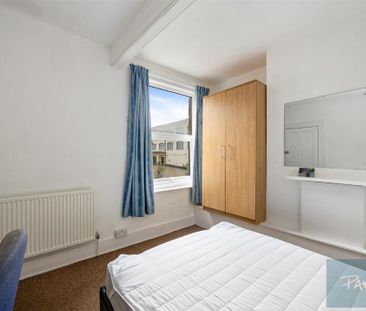 3 bedroom apartment to rent - Photo 3